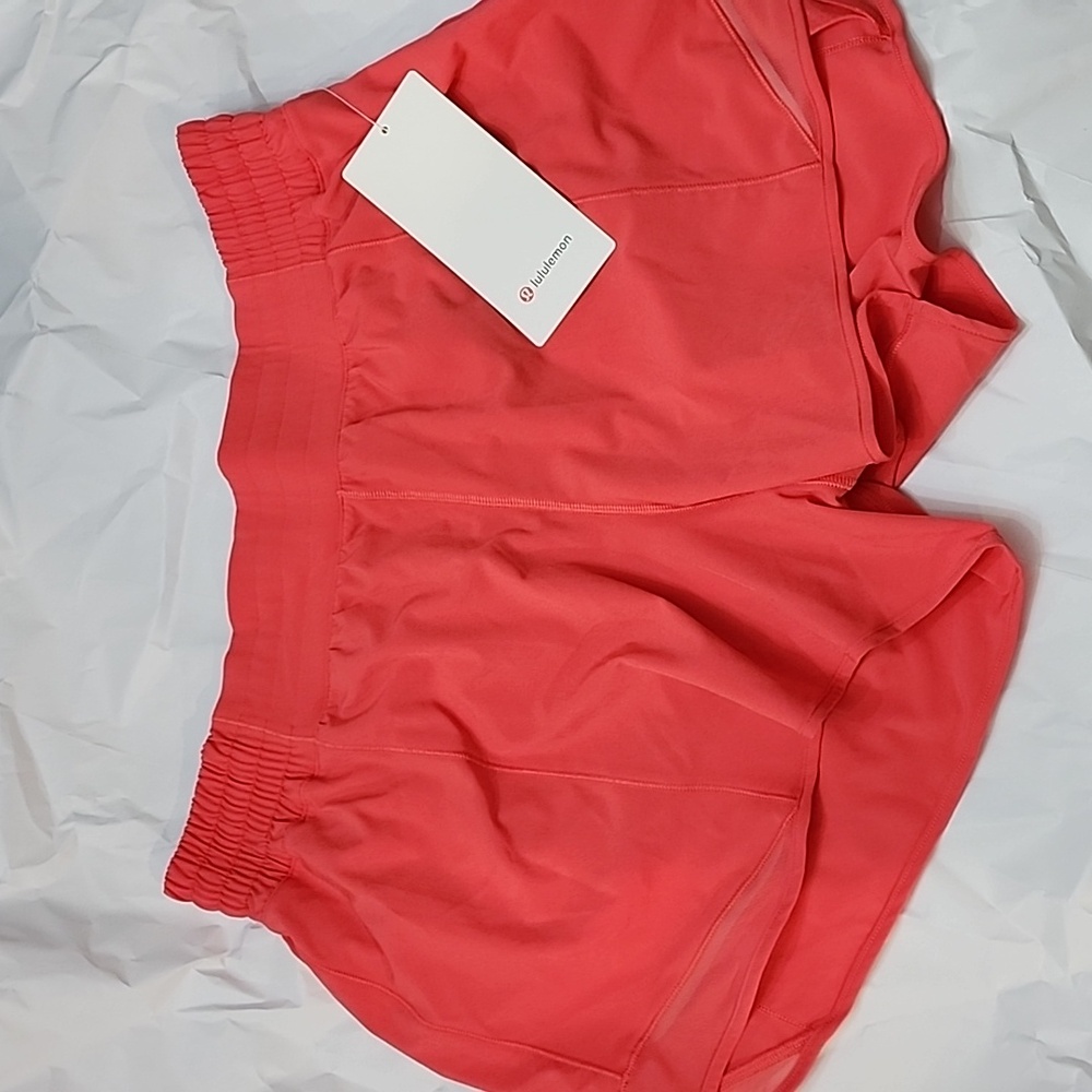 Lululemon Hotty Hot 4" shorts